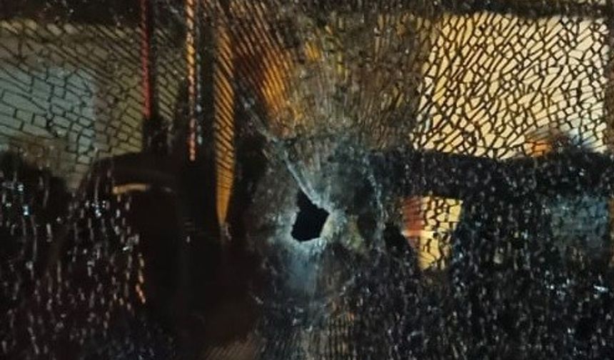 "Bana nasıl yol vermezsin?" dedi, otobüsü silahıyla taradı!