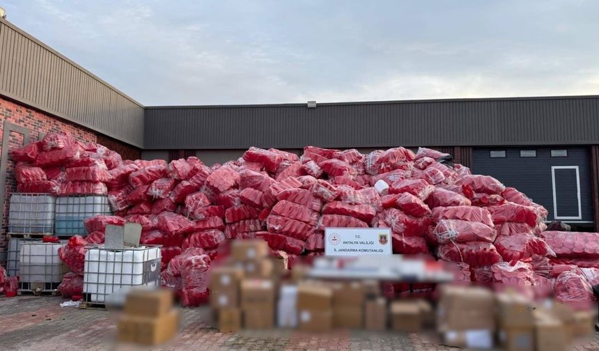 Antalya'da kaçakçılığa geçit yok! 52 bin litre etil alkol ele geçirildi