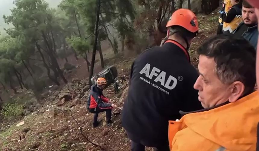 Direksiyon hakimiyetini kaybetti, uçurumdan yuvarlandı