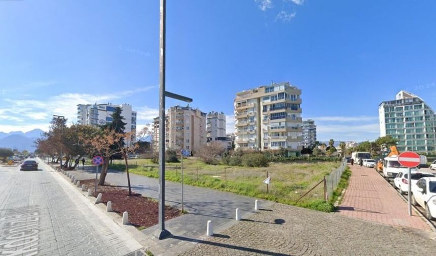 Antalya’nın göbeğinde açık tehlike: “Müdahale edin!”