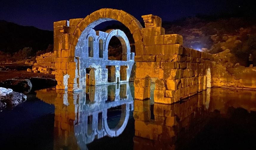 Çamur ve suyun içinden 850 yıllık tarih gün yüzüne çıkıyor!