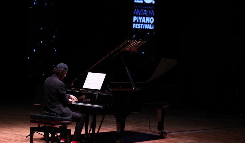 Antalya’da piyanonun büyüsü: Barış Büyükyıldırım’dan etkileyici konser