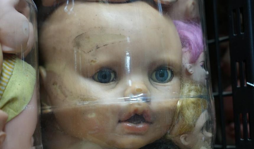 Bu da oldu: 5 bin bebek kafasını kavanozda sergiledi!