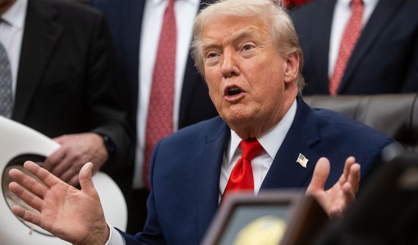 Epstein arşivinde şoke eden gelişme! Fotoğraflarda Trump da var!