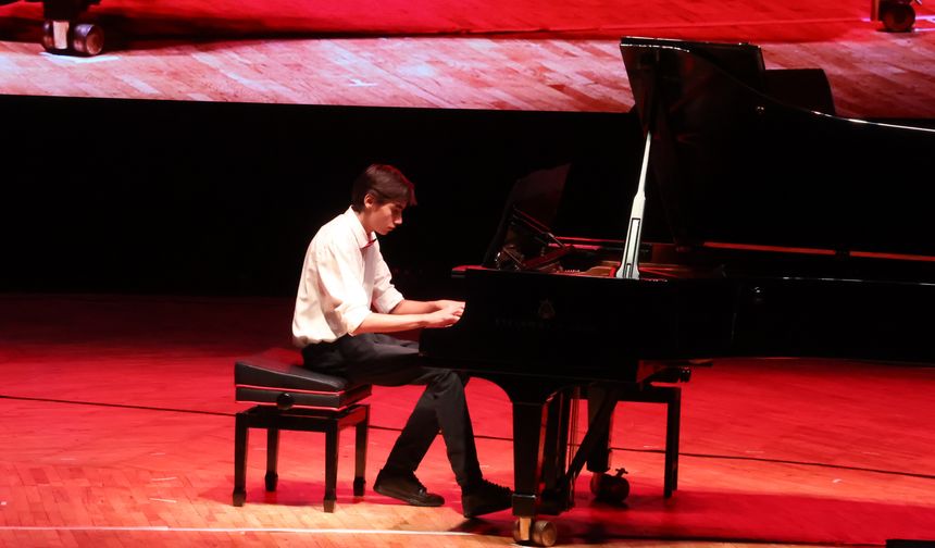 Antalya Piyano Festivali'nde genç piyanistler ayakta alkışlandı