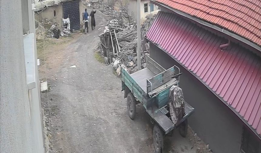 Karısının kafasına tekme attı, "Hadi karakola git" dedi