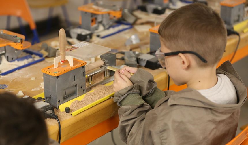 Kepez’de çocuklar sanatla buluşuyor