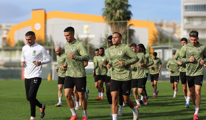 Alanyaspor Çorum FK maçı öncesi idman yaptı
