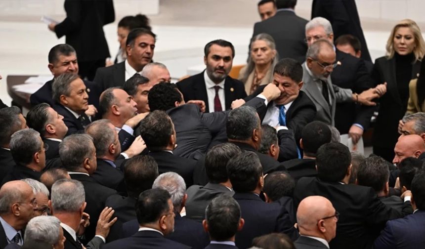 TBMM’de kavga: Vekiller birbirine girdi