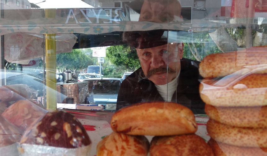 100’den fazla yapımda oynadı, şimdi simit satarak hayata tutunuyor