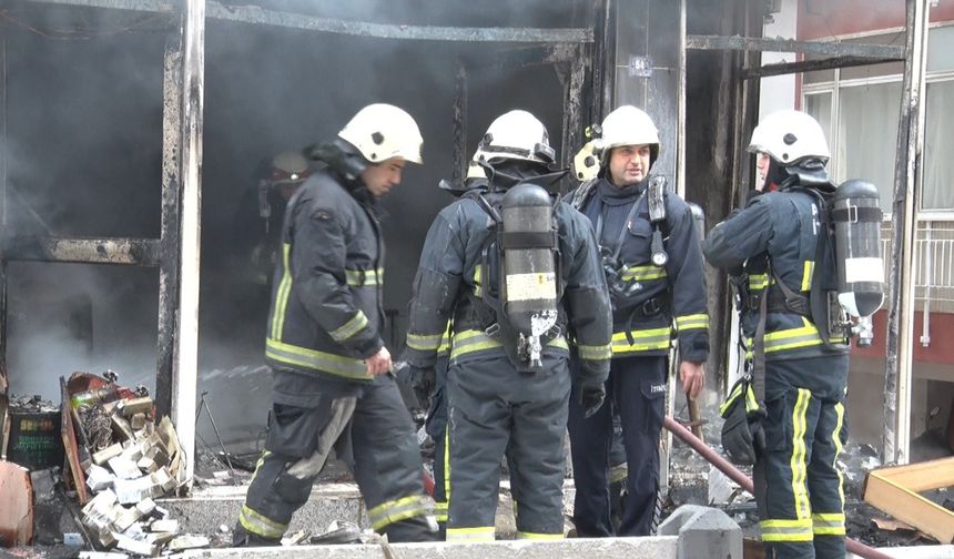 Mobilya imalathanesinde yangın paniği: 3 kişi dumandan etkilendi