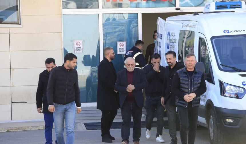 Antalya’da başından vurulan kadın eşi tarafından hastaneye götürülmüştü: Hayatını kaybetti