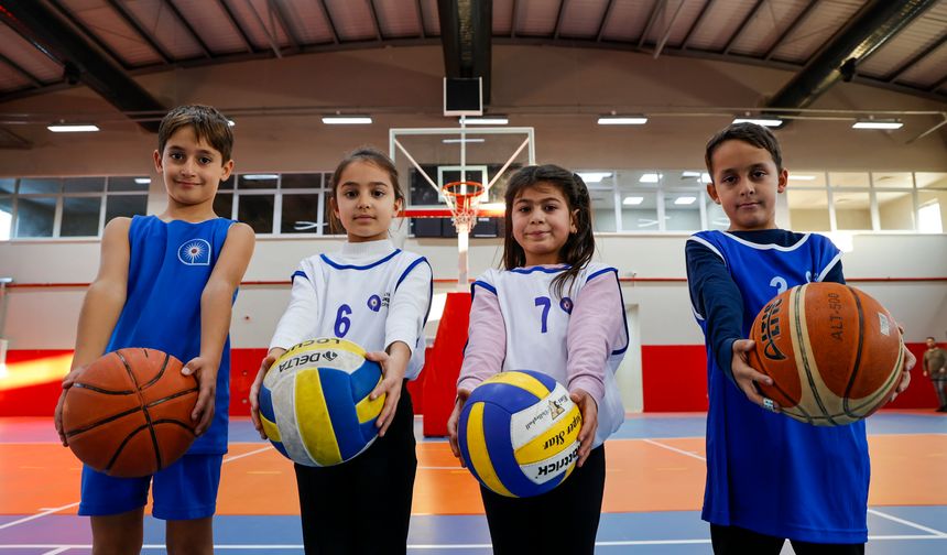 Kaş Ova Spor Salonu çocukların sporla buluşma noktası oldu