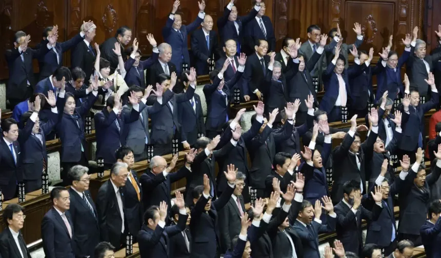 Hükümet düştü: Ülke erken seçime gidiyor!