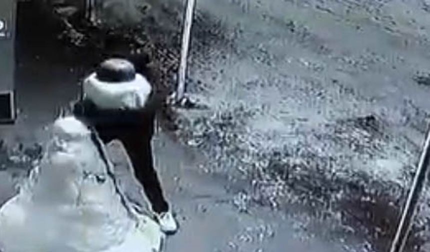 Bu da oldu: Kardan adamın kafasını çaldı!