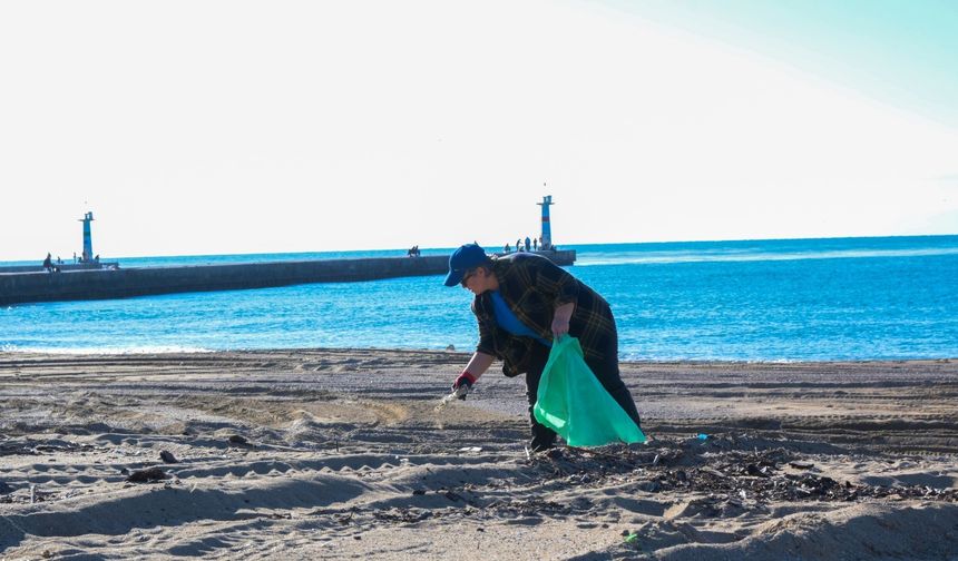 Manavgat’ta doğa için 5 saatlik mücadele: 52 torba çöp toplandı