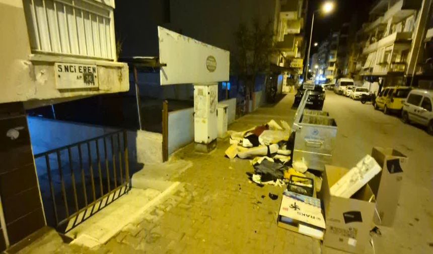 Muratpaşa’da biriken çöpler vatandaşı isyan ettirdi: “Belediyeye şikayet etmemize rağmen toplanmadı”