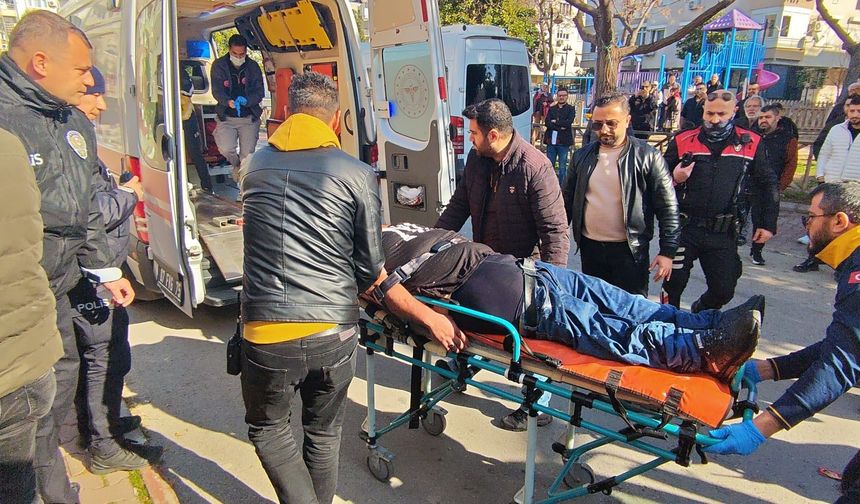 Elinde satırla dükkana kendini kilitleyip yangın çıkardı!