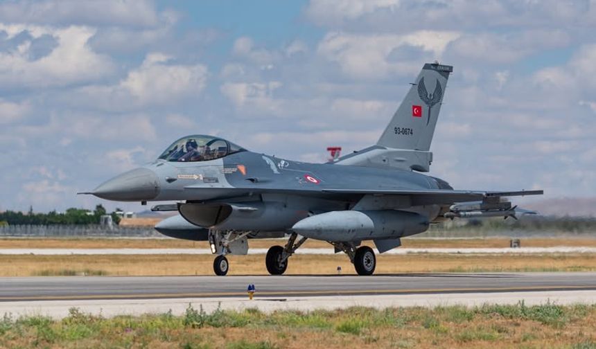 Türkiye Somaliye F-16 Konuşlandırdı!