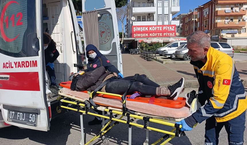 Manavgat'ta otomobille motosiklet çarpıştı, 1 kişi yaralandı