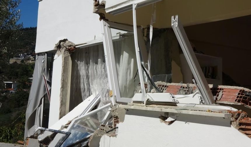 Alanya’da yağış sonrası zemin kaydı: 3 bina tahliye edildi