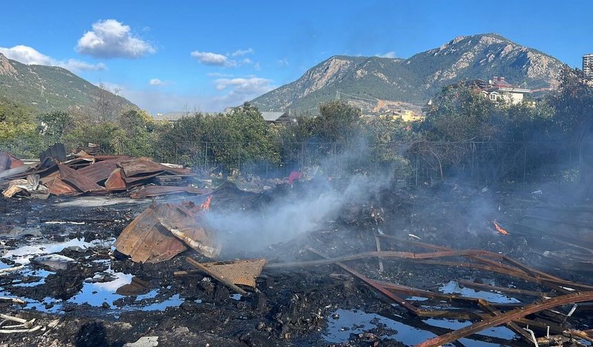 Alanya’da alev paniği: İtfaiye f*cianın eşiğinden döndürdü