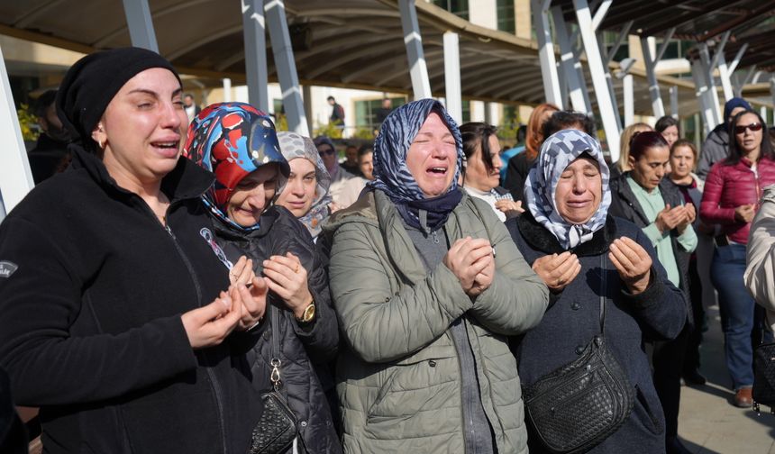 Antalya Adliyesi’nde ölü bulunmuştu: Cenazede gözyaşları sel oldu