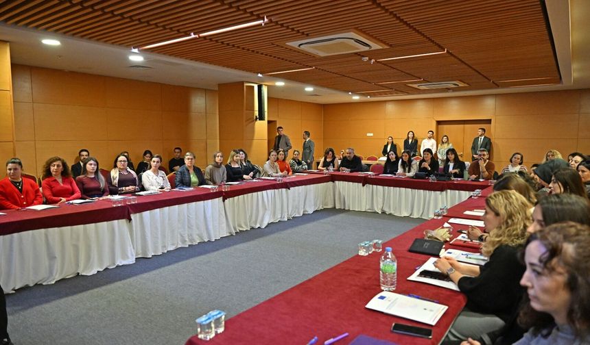 Antalya Büyükşehir’den çalışma hayatında ş*ddet ve t*cize karşı eğitim