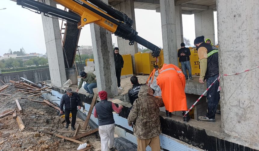 Antalya’da işçi kazası! İnşaattan zemin kata düştü