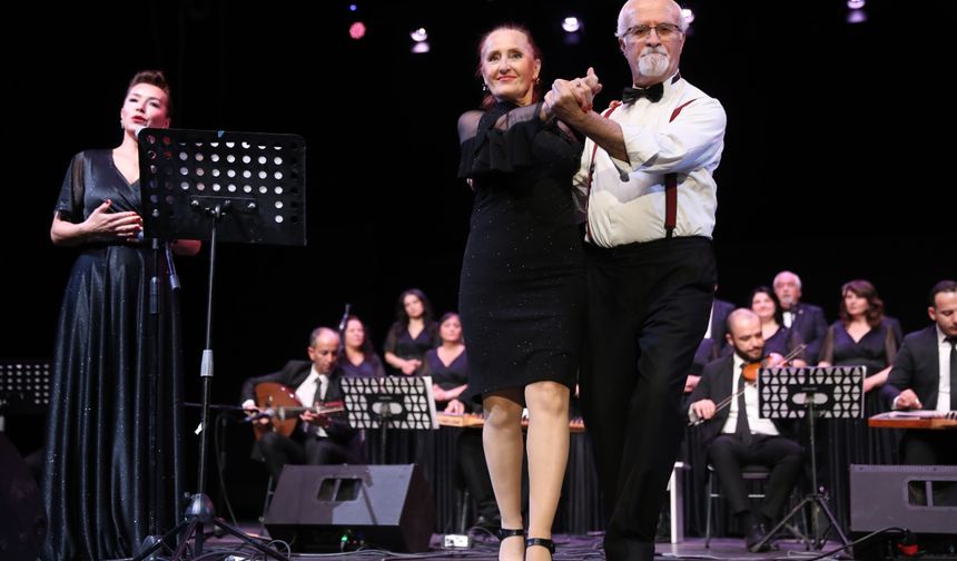 Antalya’da konser rüzgarı: ‘Bahar bitti güz bitti’ ile kulakların pası silindi