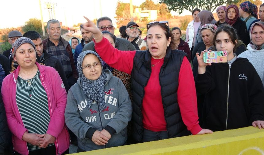 Arazi sahipleri yol kapattı: Mahalleli isyan bayrağını açtı
