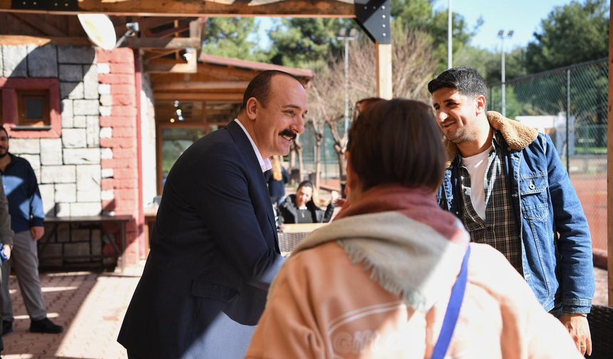 Başkan Kotan, Sevgililer Günü’nde HayatPark’ta vatandaşlarla buluştu