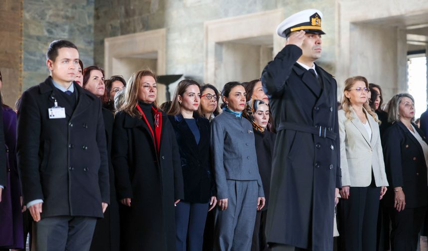 Başkanvekili Özdemir, Kadın Kolları Heyeti ile Anıtkabir’de