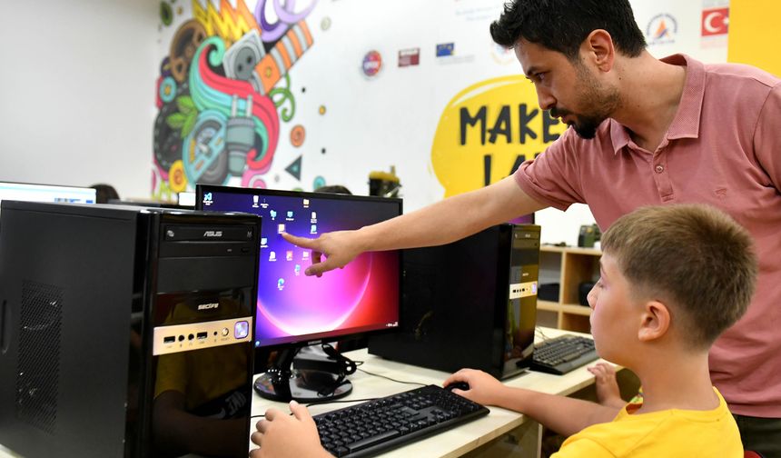 Muratpaşa geleceğe hazırlanıyor: Robotik kodlama eğitimi