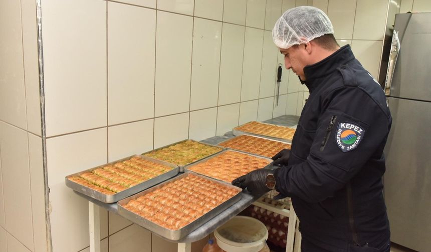 Kepez’de Ramazan öncesi tatlılarda hijyen ve fiyat kontrolü