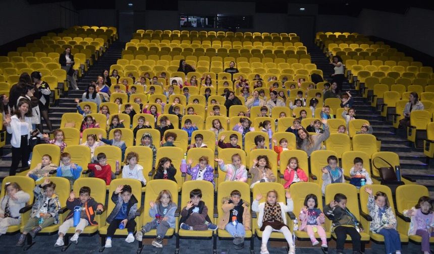 Konyaaltı’nda minikler için tiyatro etkinliği