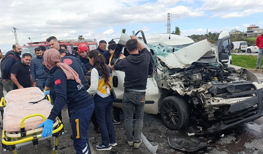 Manavgat’ta feci kaza: 1’i ağır 7 yaralı