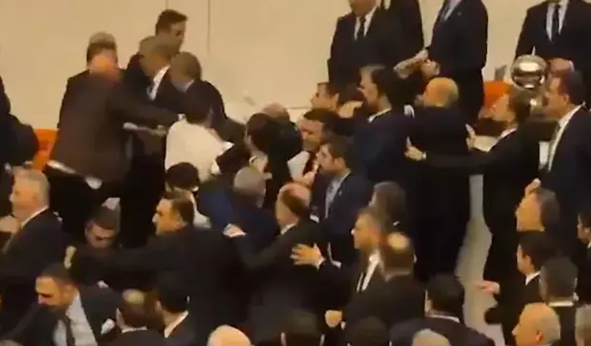 Başkanvekili'nden meclisteki kavgaya sert sözler: "Kürsü işgalinin emekliye mi faydası var? İşsize mi faydası var?"