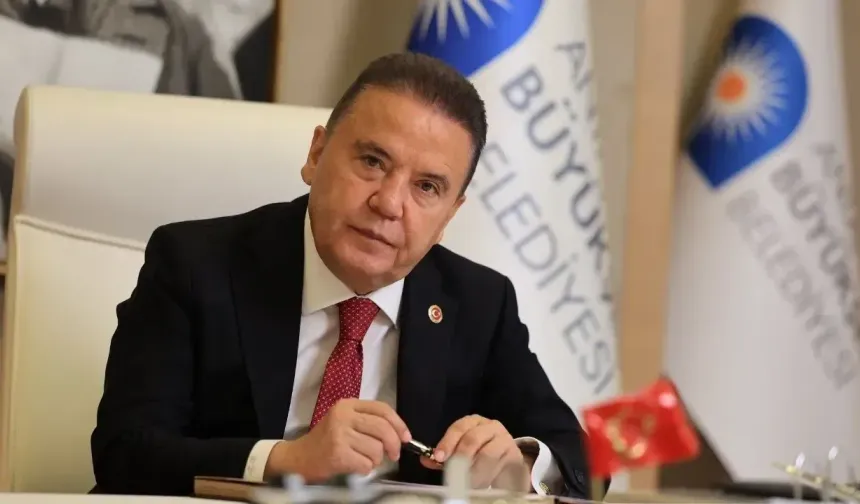 Muhittin Böcek hastaneye kaldırıldı