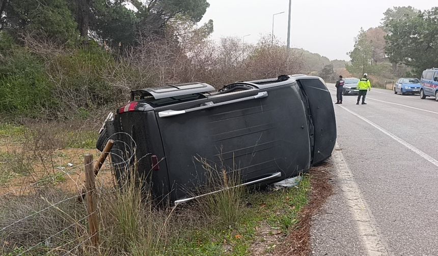 Otomobille çarpışan araç yan yattı: 2 kişi yaralandı