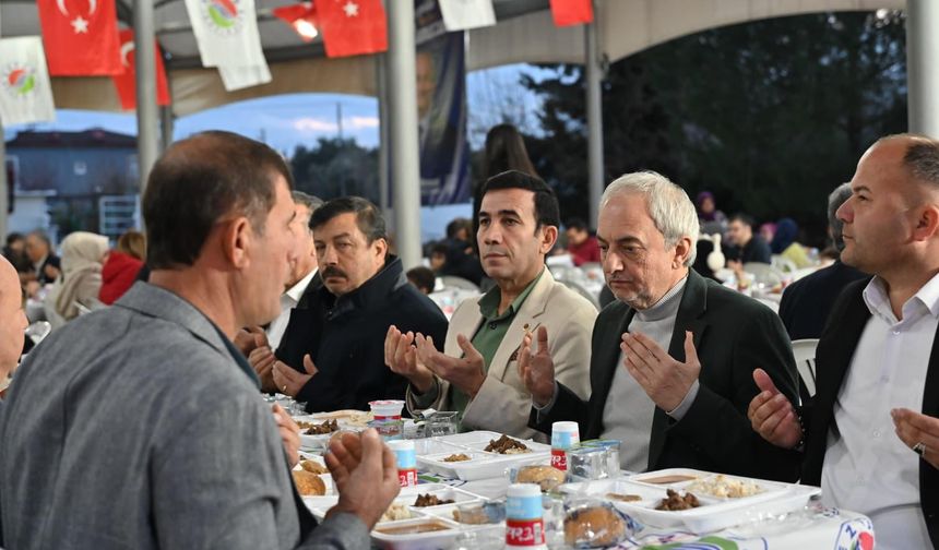 Ramazan bereketi Kepez'i sardı: Vatandaşlar sofralarda buluşuyor!