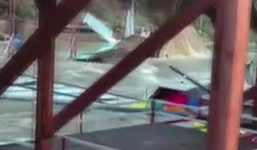 Antalya'da bir restoran akıntıya kapıldı!