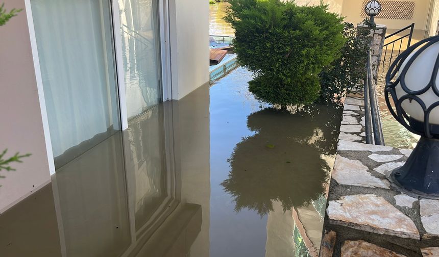 Antalya'ya 24 saatte 74 kilogram yağış düştü!