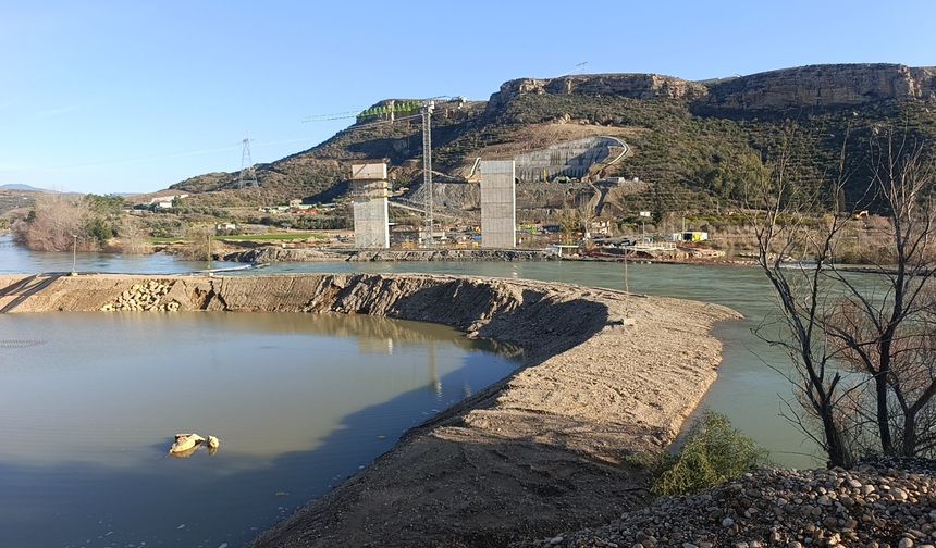 Manavgat Irmağı taştı, ortalık savaş alanına döndü