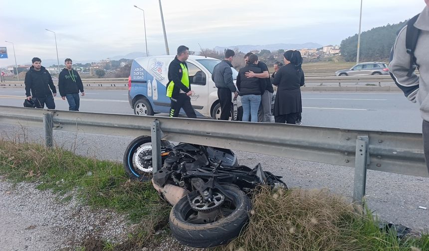Trafik ekibini görünce panikledi, ters istikamette kaza yaptı
