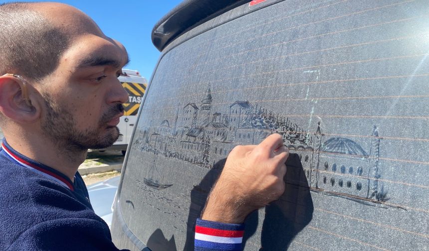 Tozlu araçları tuval gibi kullanıyor, sanatını böyle sergiliyor!