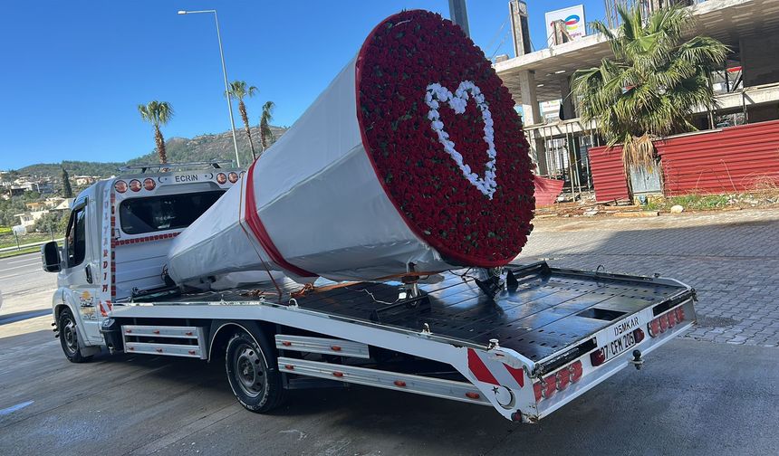 Böyle sürpriz görülmedi Vinçle sevgililer günü hediyesi!