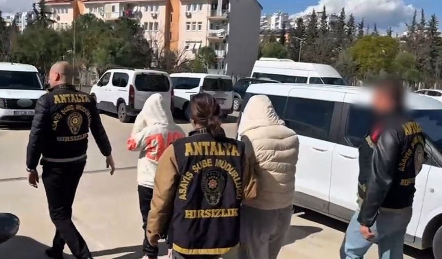 İki ayrı evde hırsızlık yaptılar, güvenlik kamerasını unuttular!