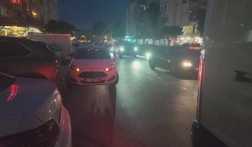 Manavgat’ta açılan araç kapısı kazaya neden oldu