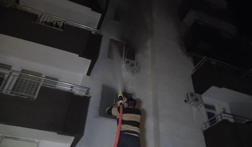 Alanya’da apartman yangını paniğe neden oldu: 2 kişi dumandan etkilendi